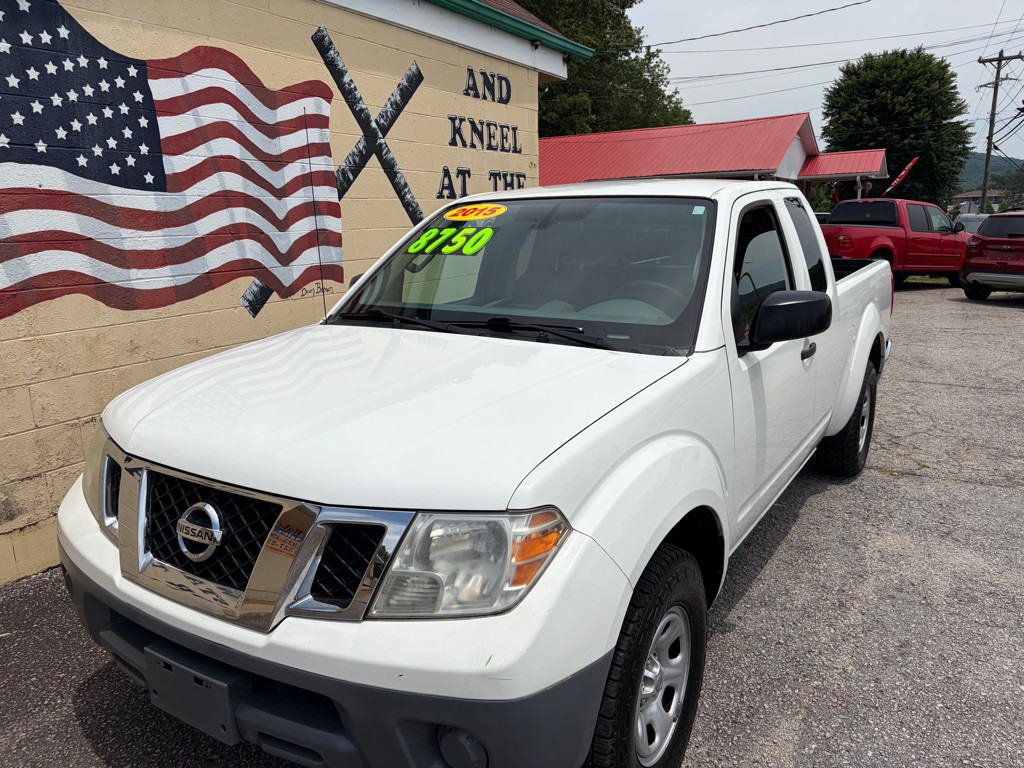 2015 Nissan Frontier Image 2