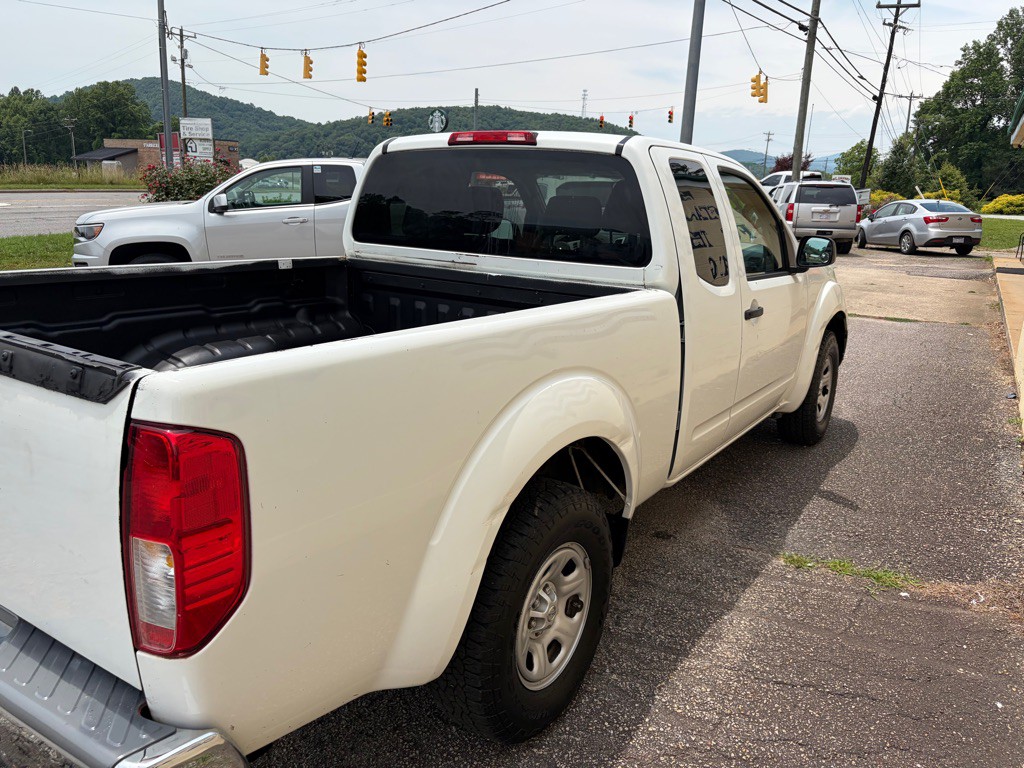 2015 Nissan Frontier Image 4