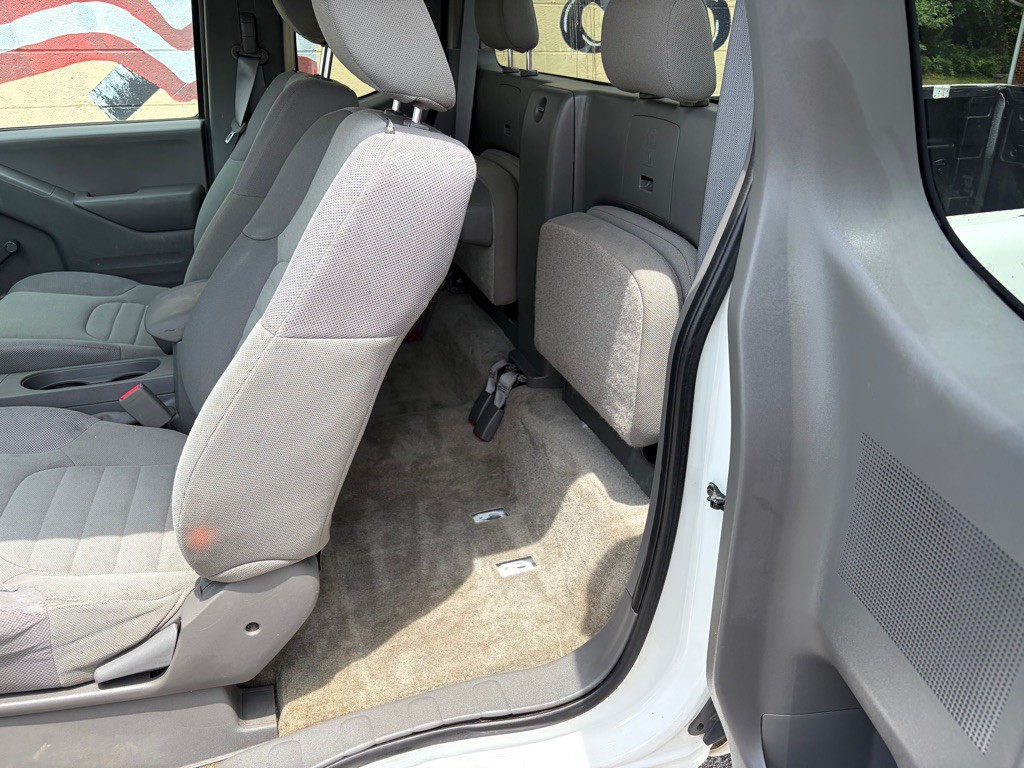 2015 Nissan Frontier Image 11