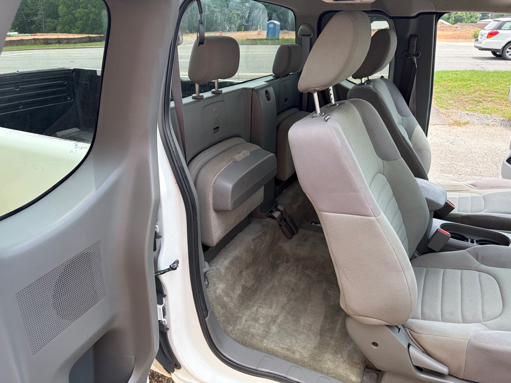 2015 Nissan Frontier Image 12