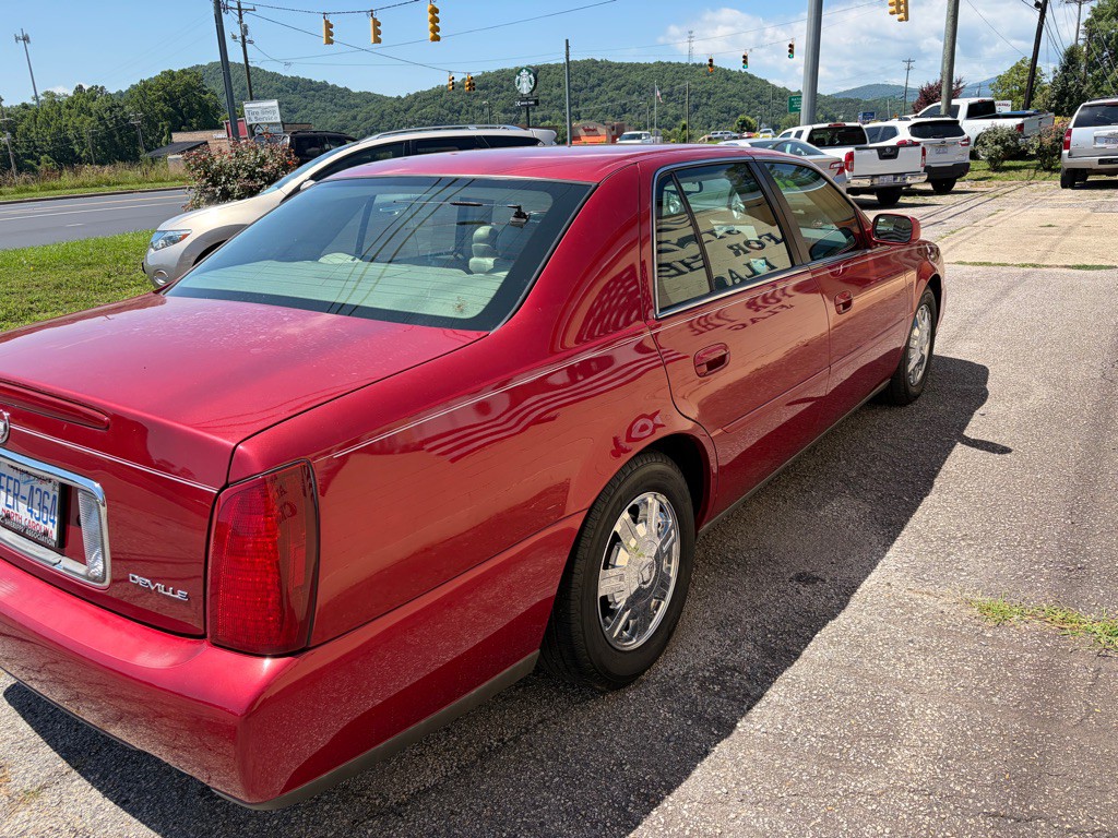 2004 Cadillac DeVille Image 7