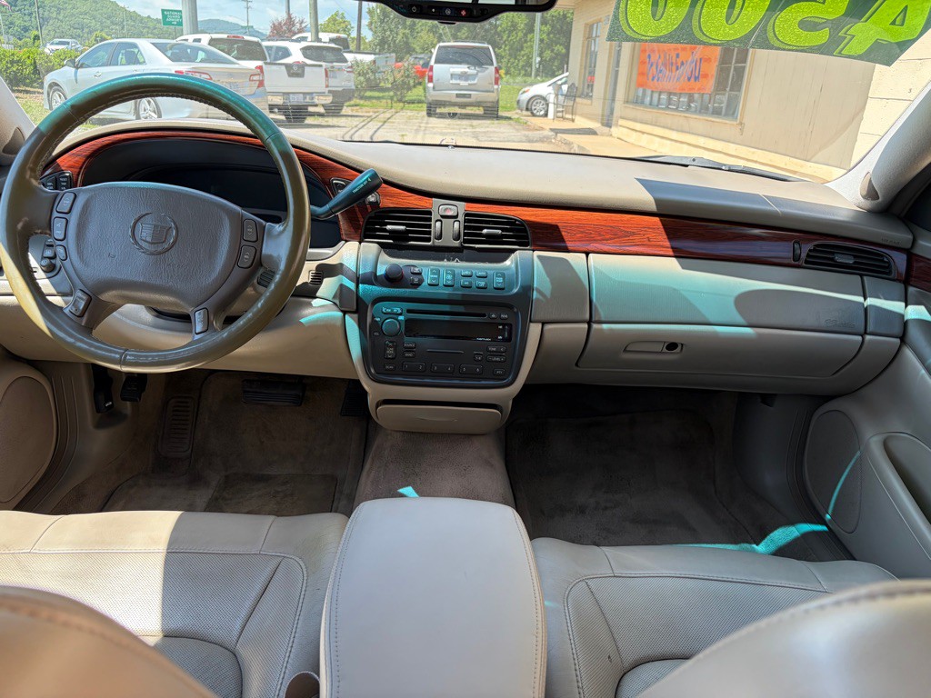 2004 Cadillac DeVille Image 9