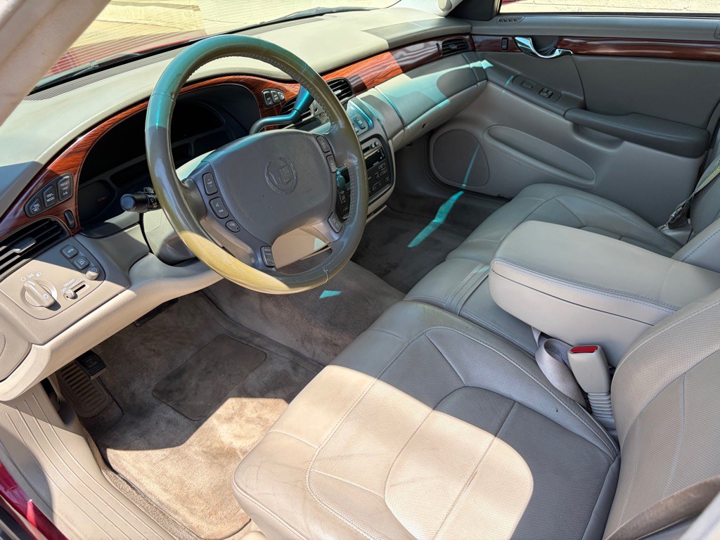 2004 Cadillac DeVille Image 10
