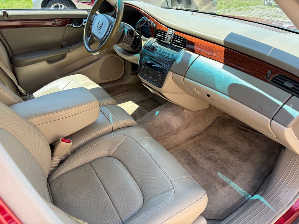 2004 Cadillac DeVille Image 11