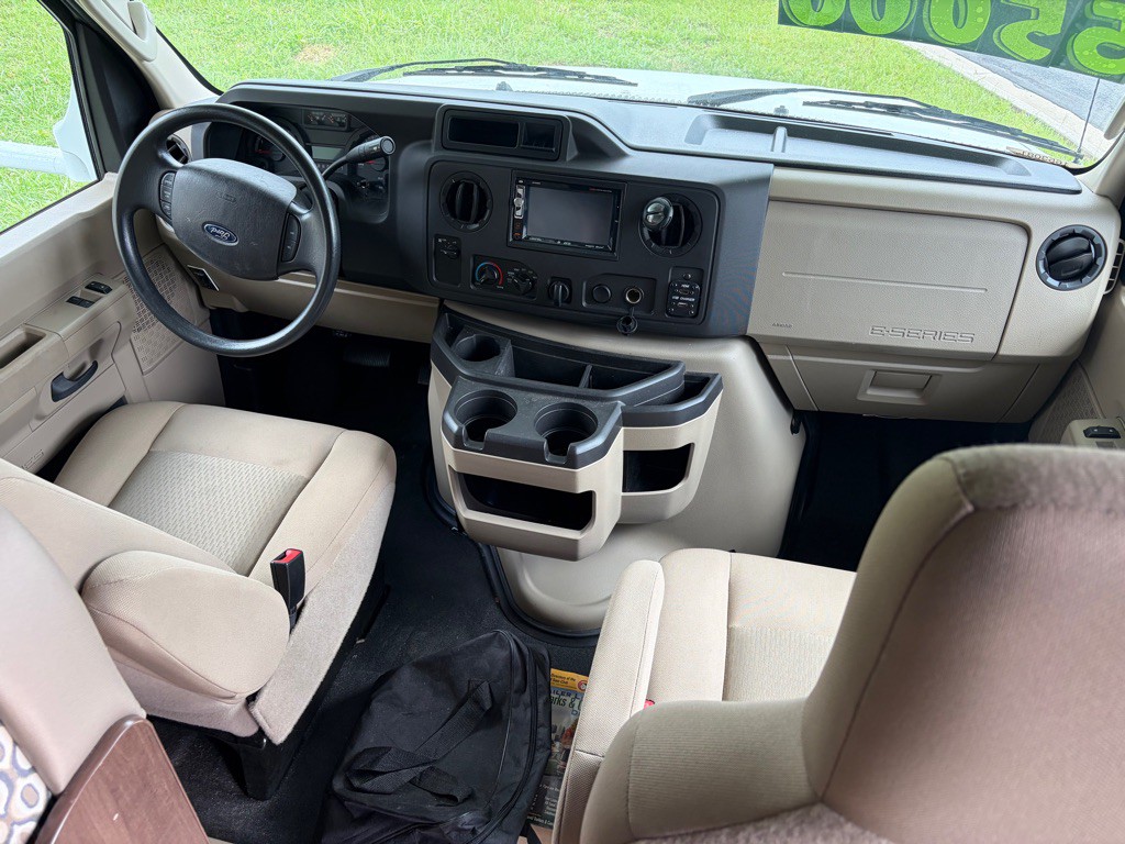 2019 Ford Econoline Image 9