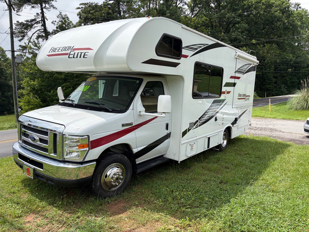 2019 Ford Econoline Image 2