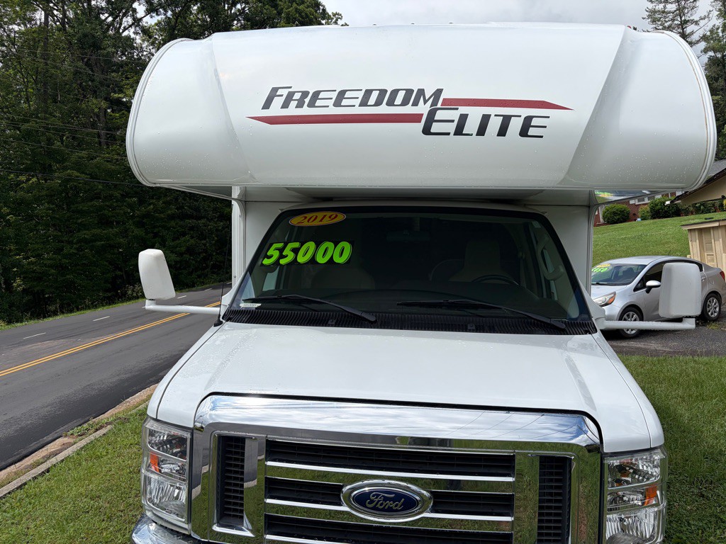 2019 Ford Econoline Image 4