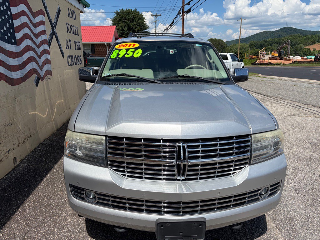 2011 Lincoln Navigator Image 3