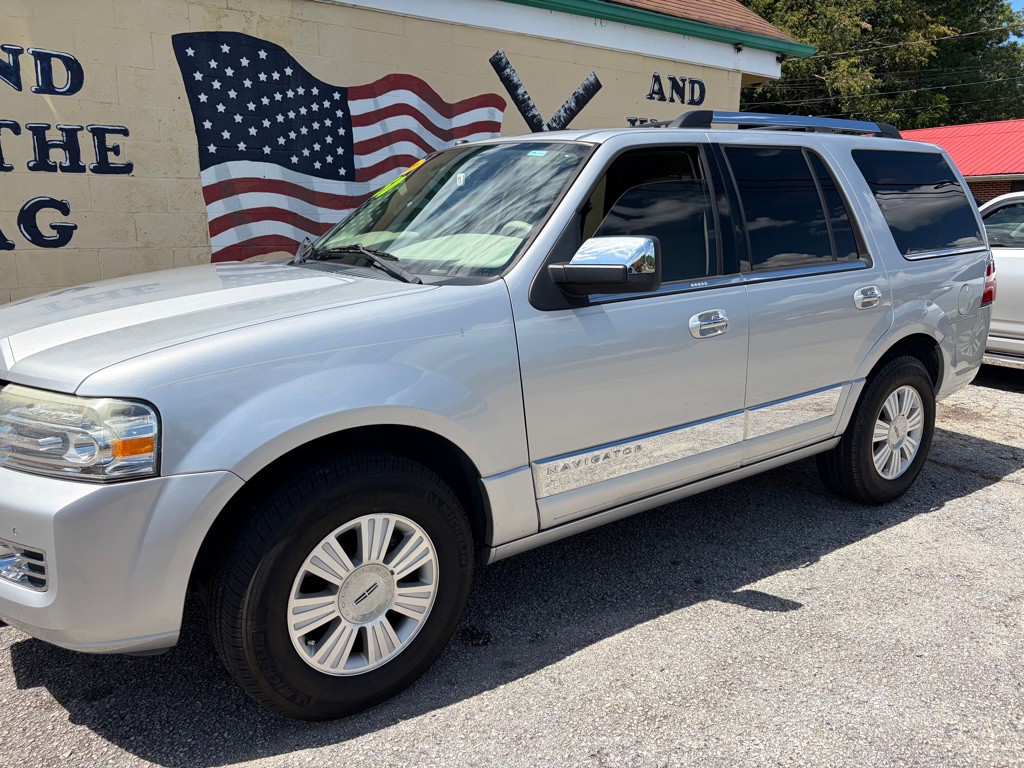 2011 Lincoln Navigator Image 4