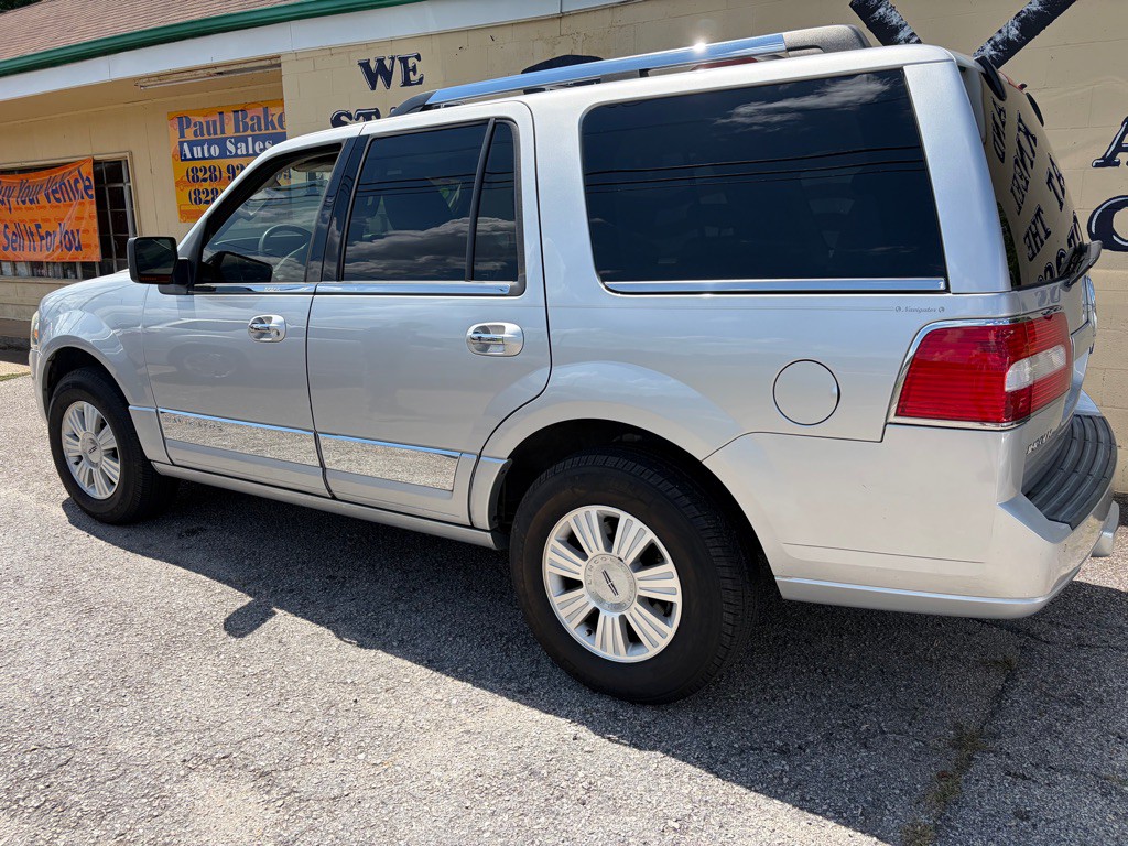 2011 Lincoln Navigator Image 6
