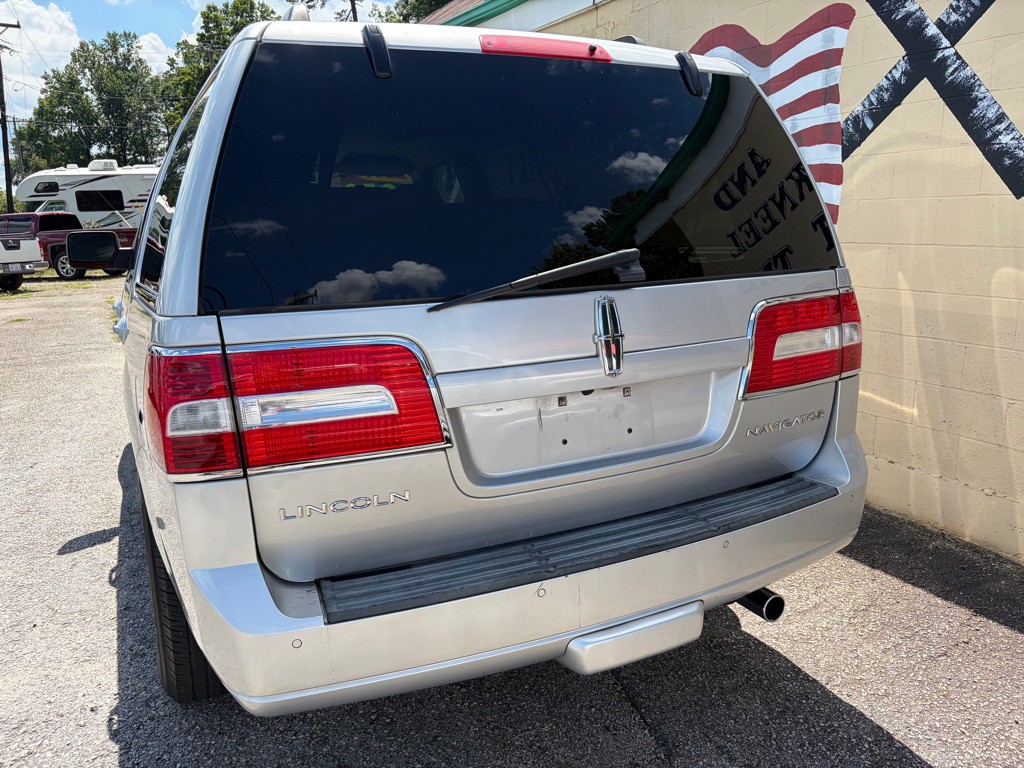 2011 Lincoln Navigator Image 7