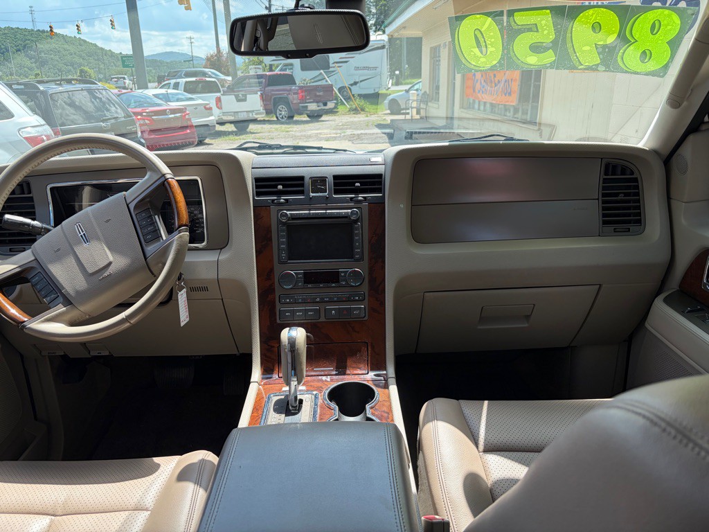 2011 Lincoln Navigator Image 9