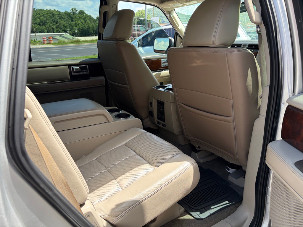 2011 Lincoln Navigator Image 12