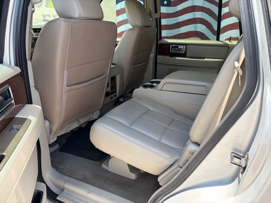 2011 Lincoln Navigator Image 13