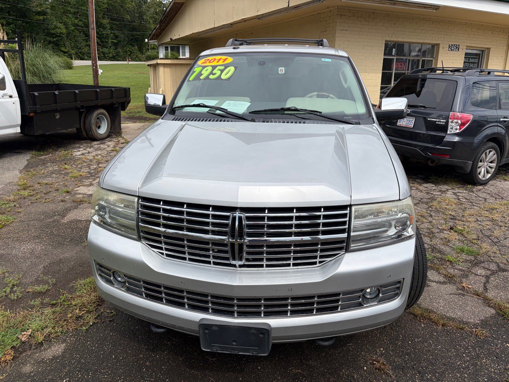 2011 Lincoln Navigator Image 3