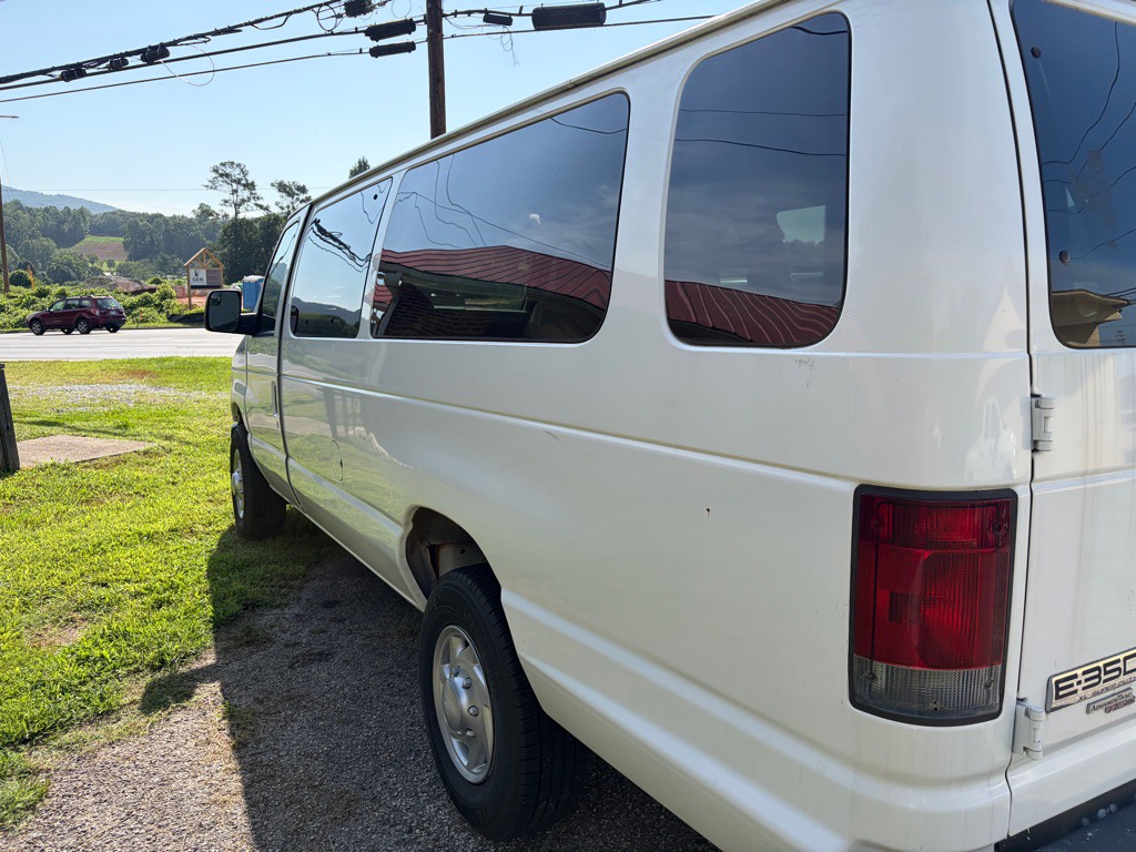 2012 Ford Econoline Image 6