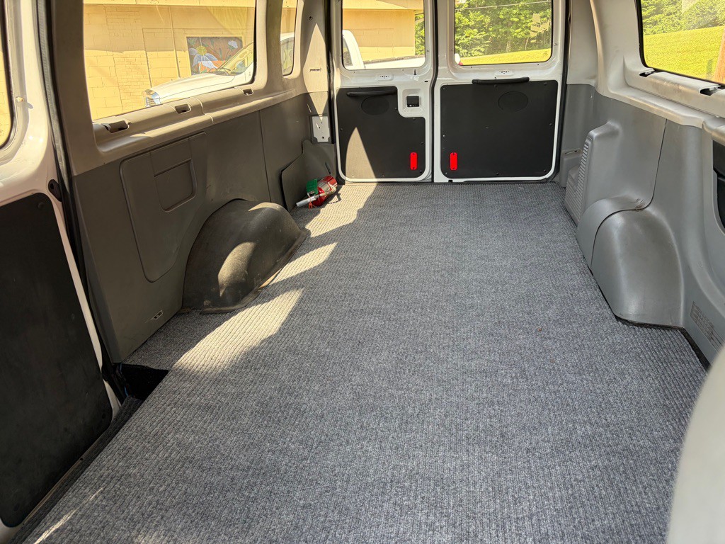 2012 Ford Econoline Image 9