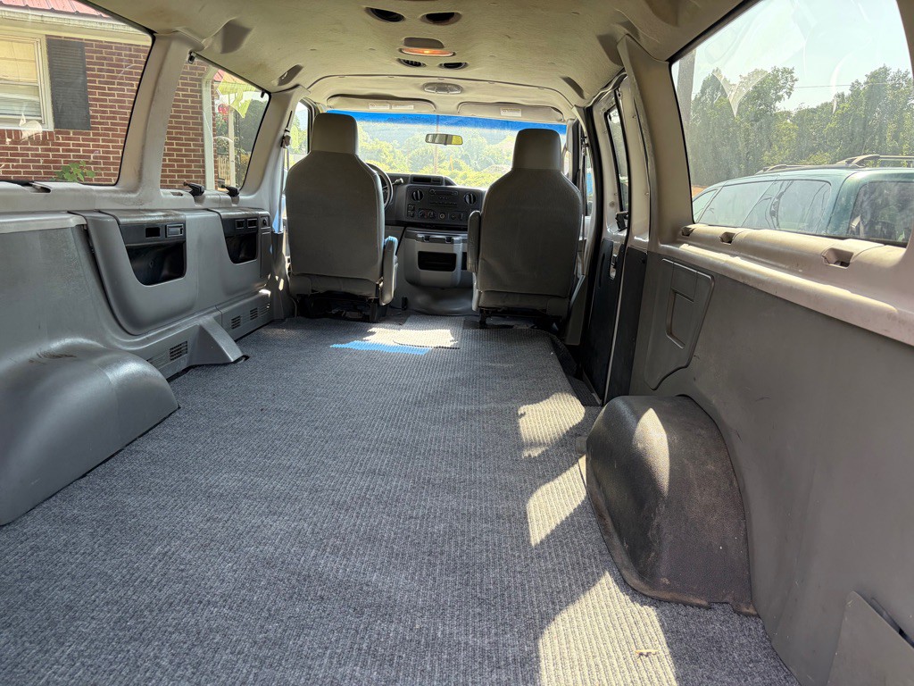 2012 Ford Econoline Image 10