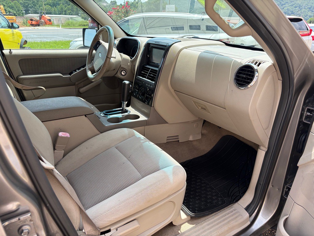 2006 Ford Explorer Image 9