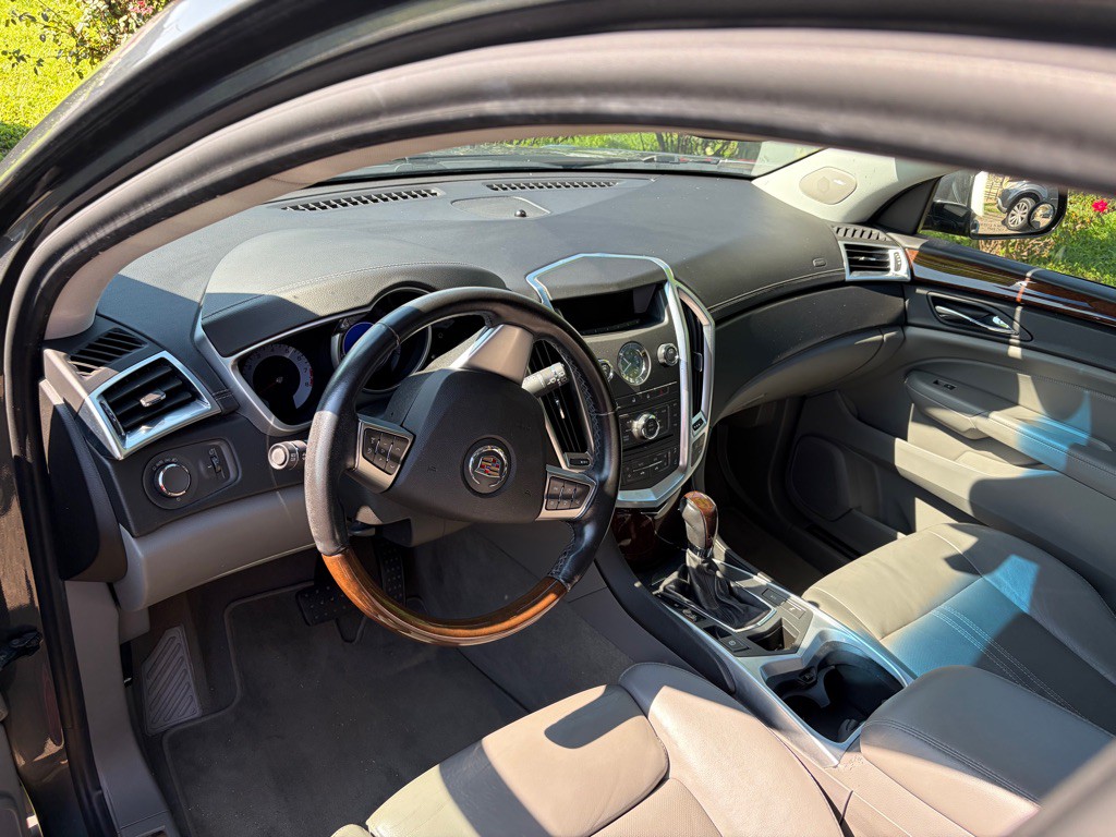2011 Cadillac SRX Image 8