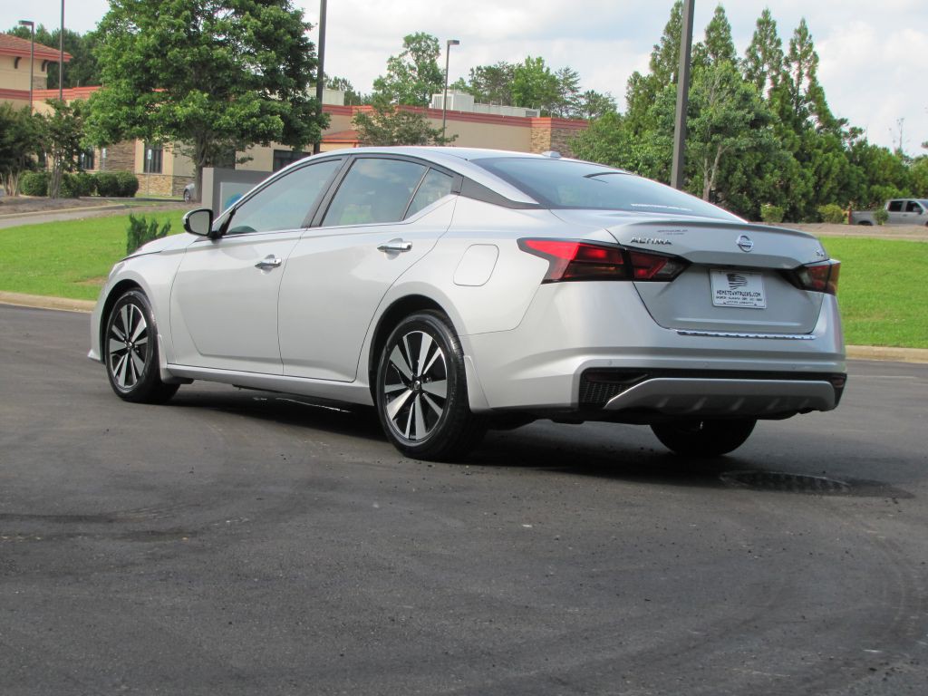 2022 Nissan Altima Image 10