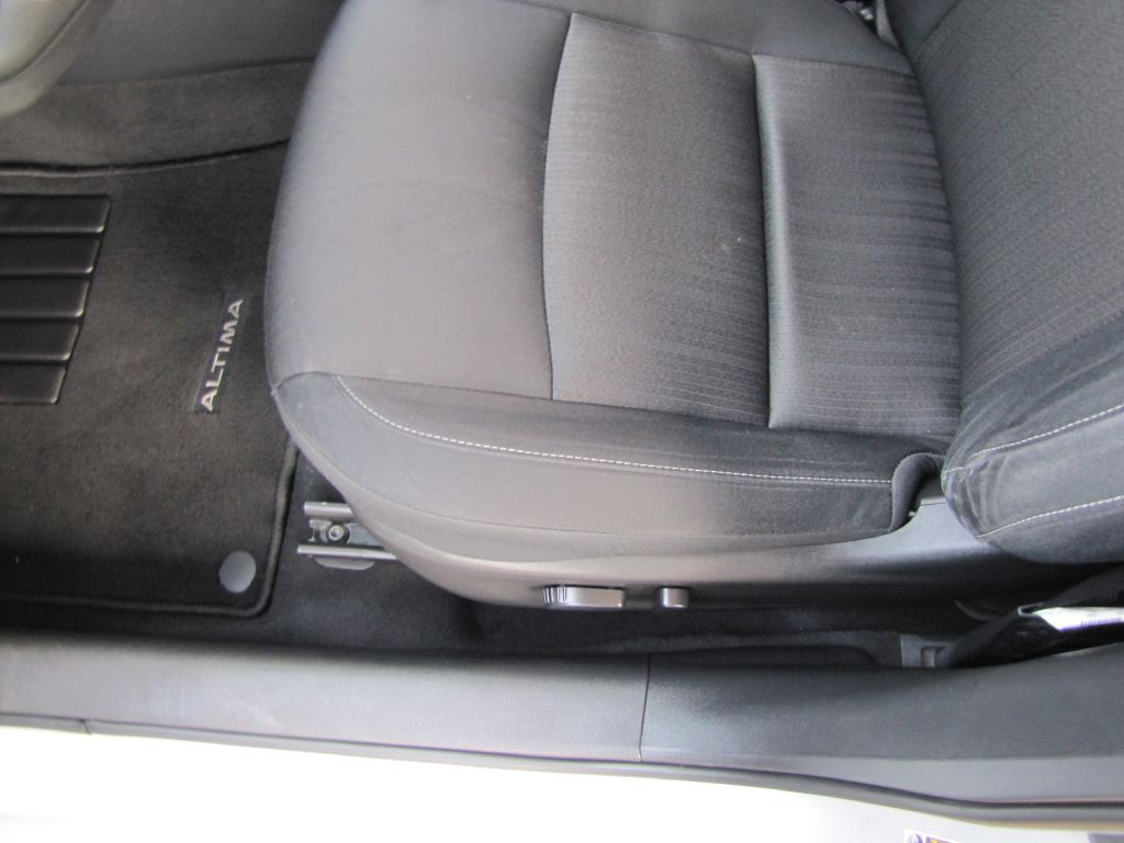2022 Nissan Altima Image 15