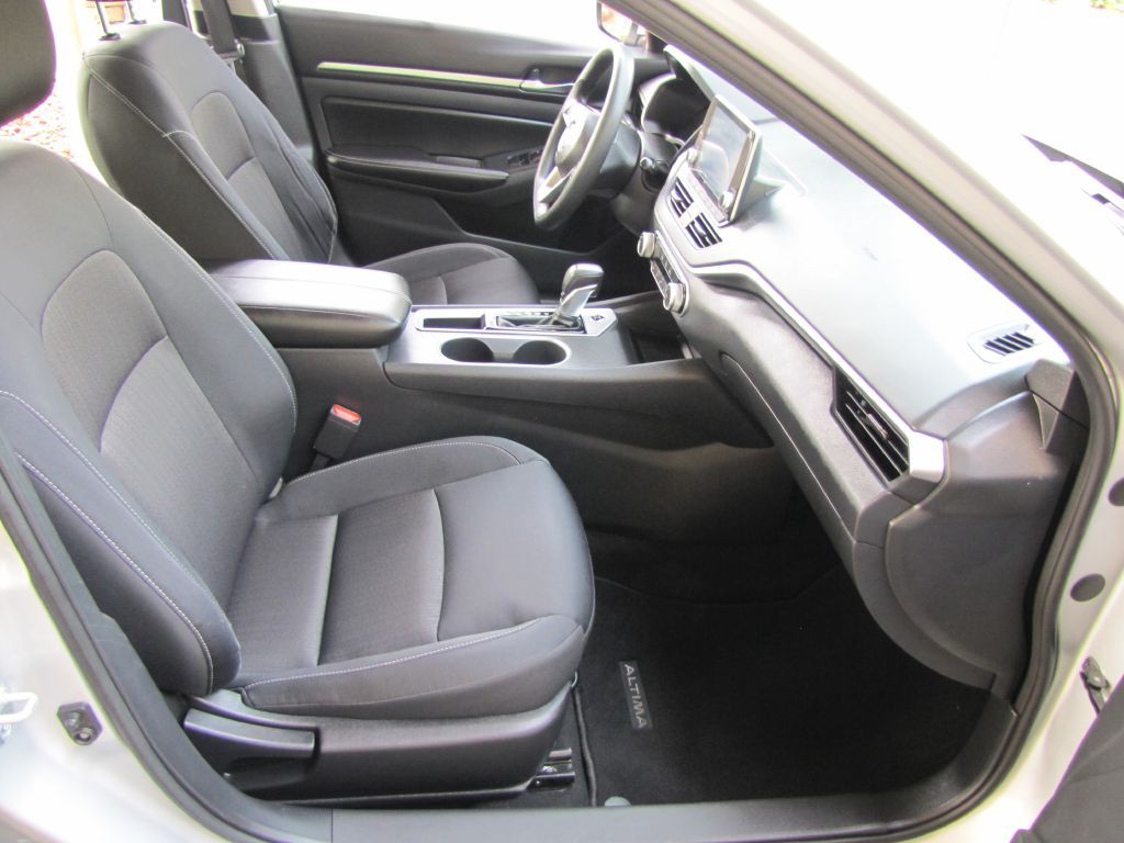 2022 Nissan Altima Image 22