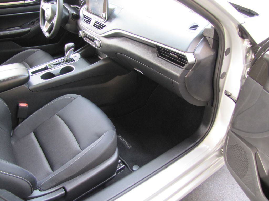 2022 Nissan Altima Image 23