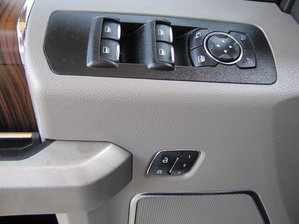 2017 Ford F-150 Image 32