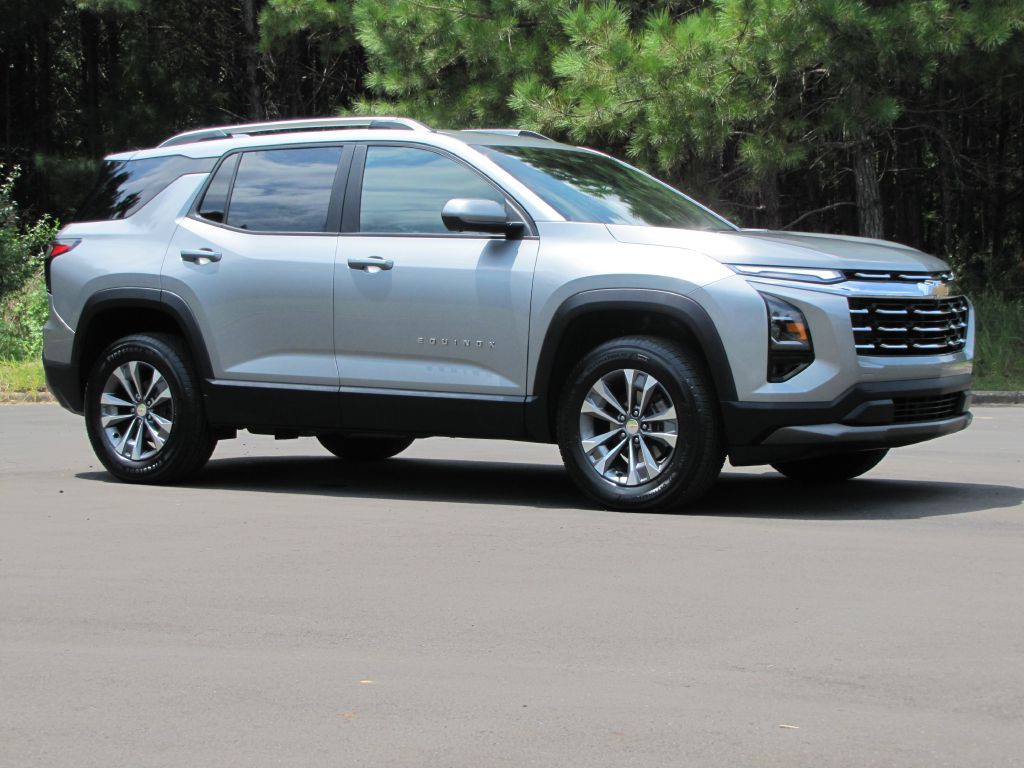 2025 Chevrolet Equinox Image 3