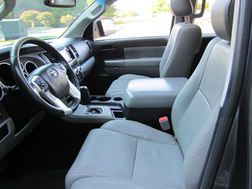 2015 Toyota Sequoia Image 13