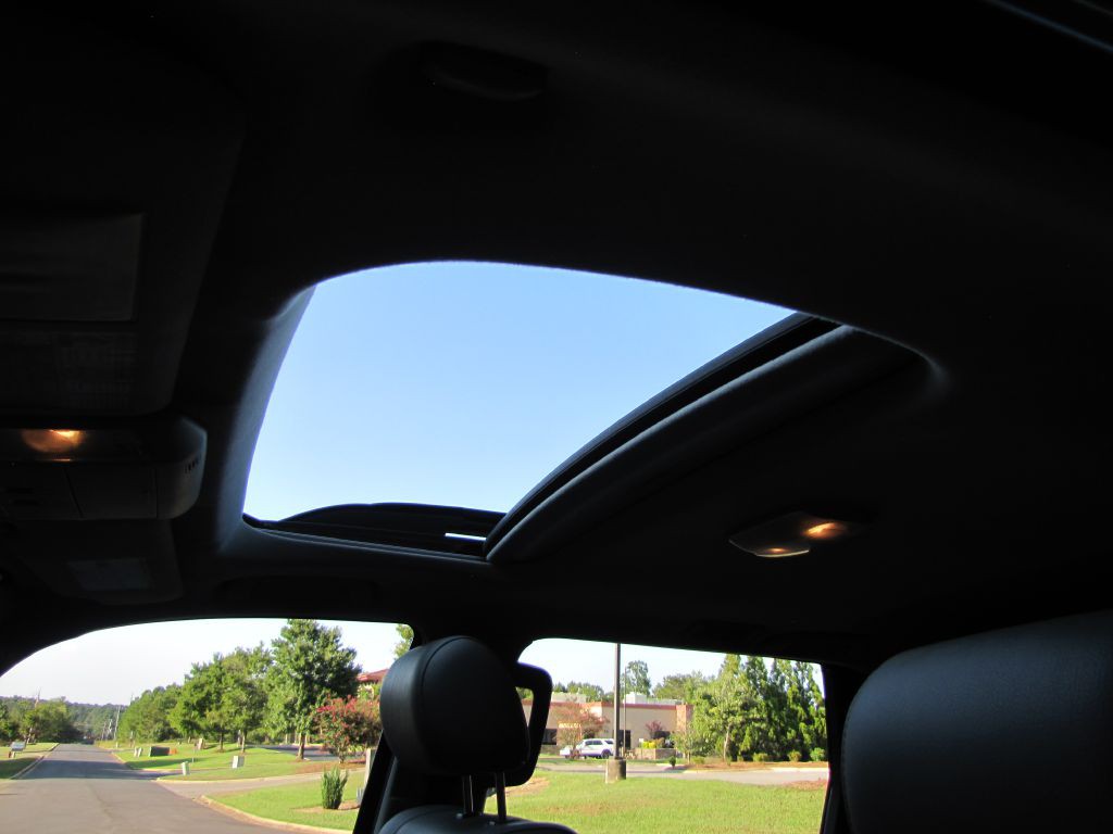 2015 Toyota Sequoia Image 16