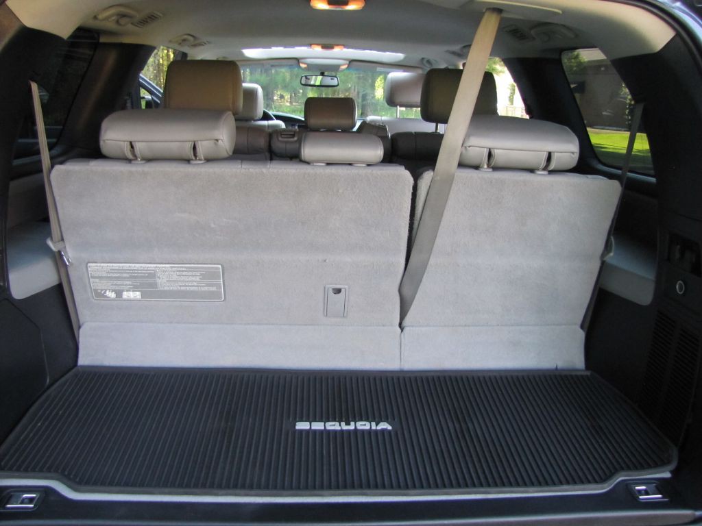 2015 Toyota Sequoia Image 19