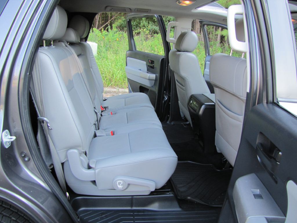 2015 Toyota Sequoia Image 20