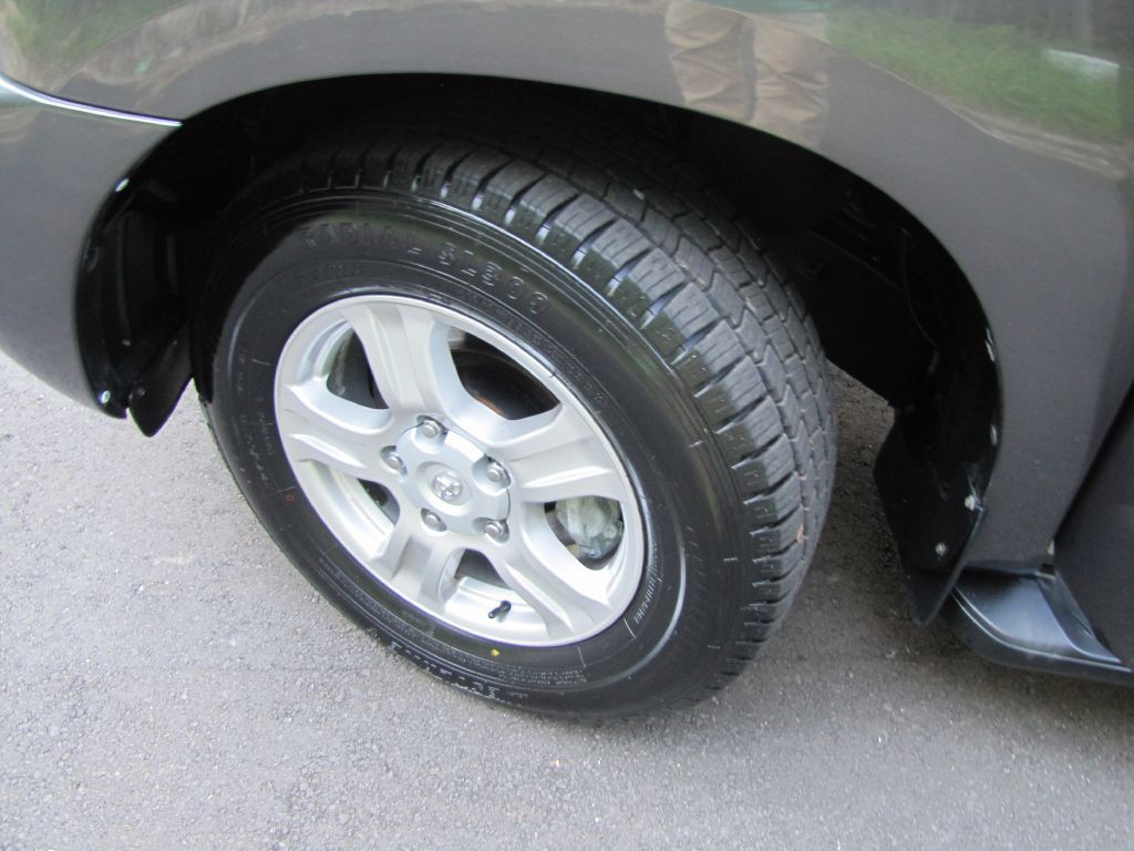 2015 Toyota Sequoia Image 30