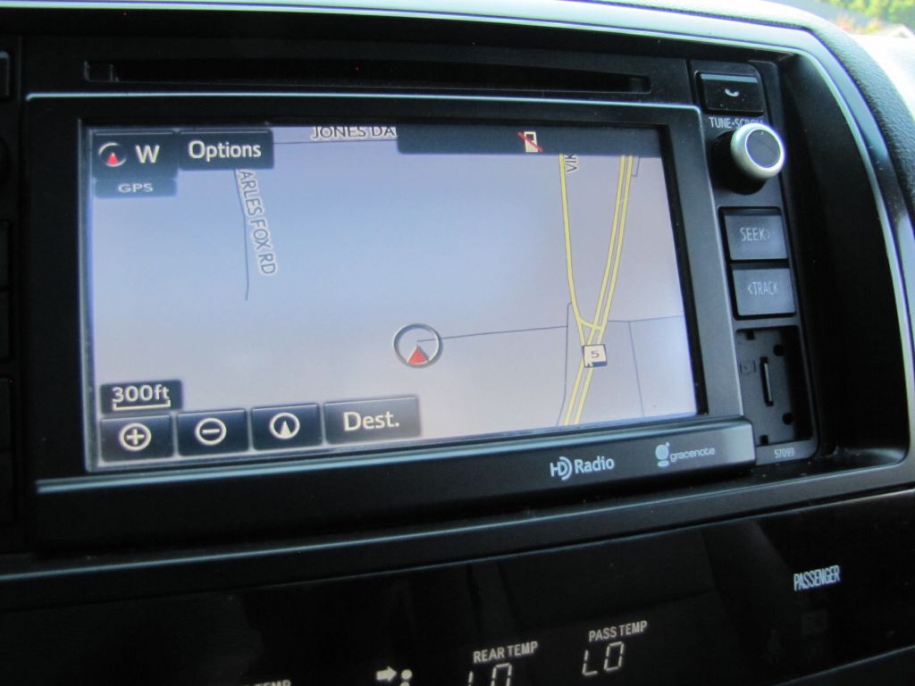2015 Toyota Sequoia Image 34