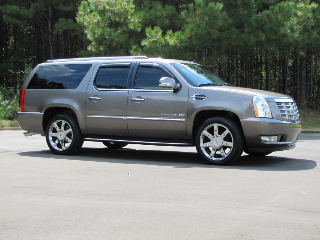 2012 Cadillac Escalade Image 3