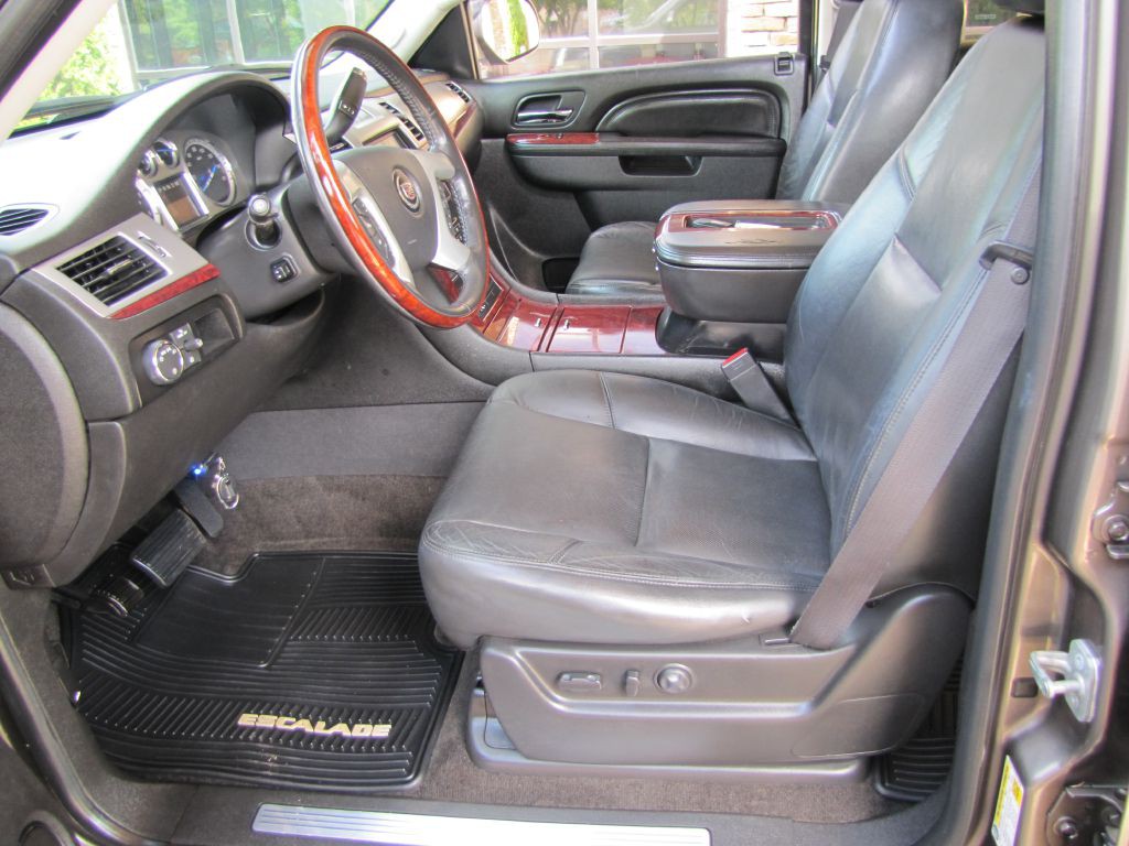 2012 Cadillac Escalade Image 14