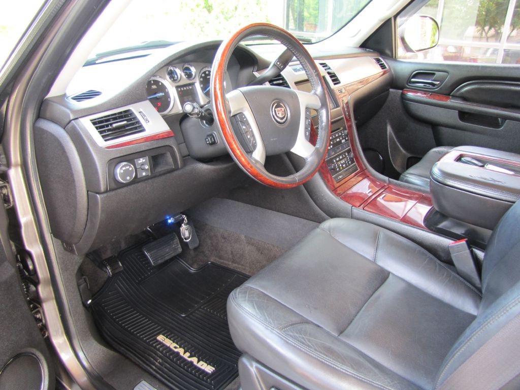 2012 Cadillac Escalade Image 15