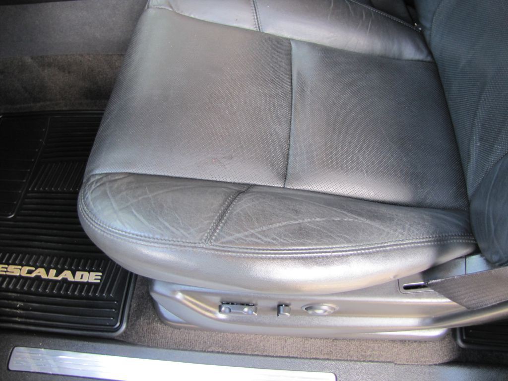 2012 Cadillac Escalade Image 16