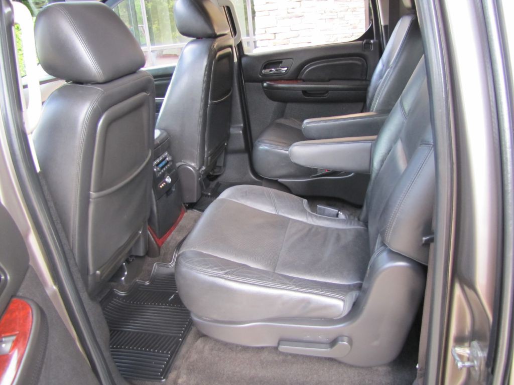 2012 Cadillac Escalade Image 19