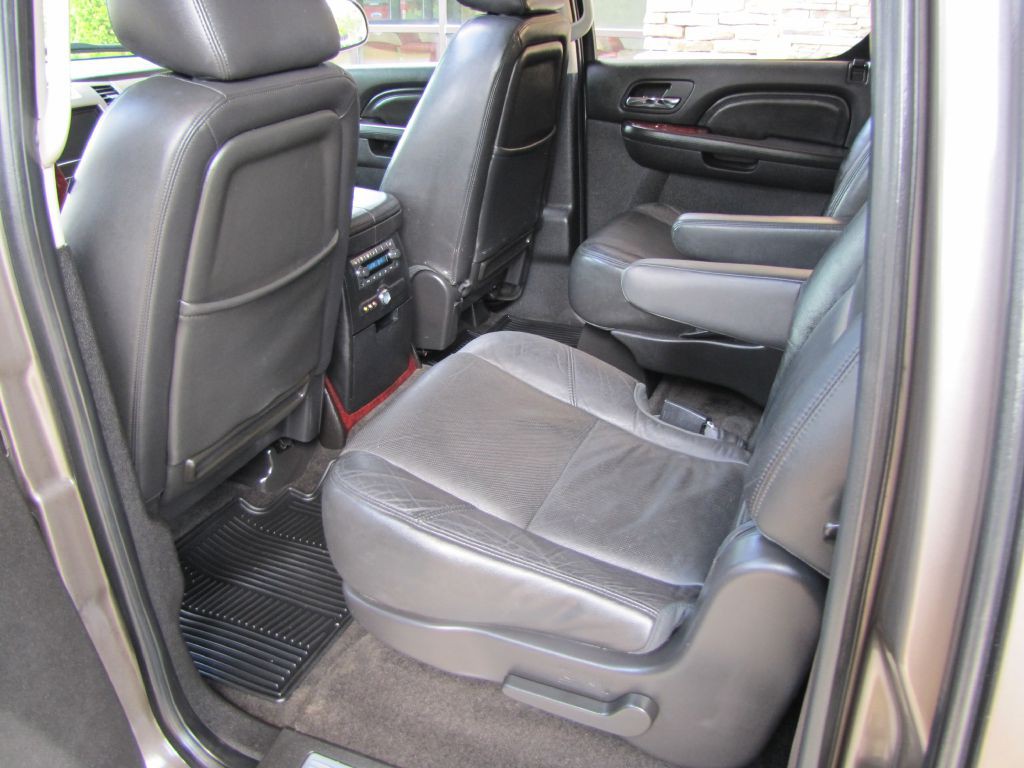 2012 Cadillac Escalade Image 20