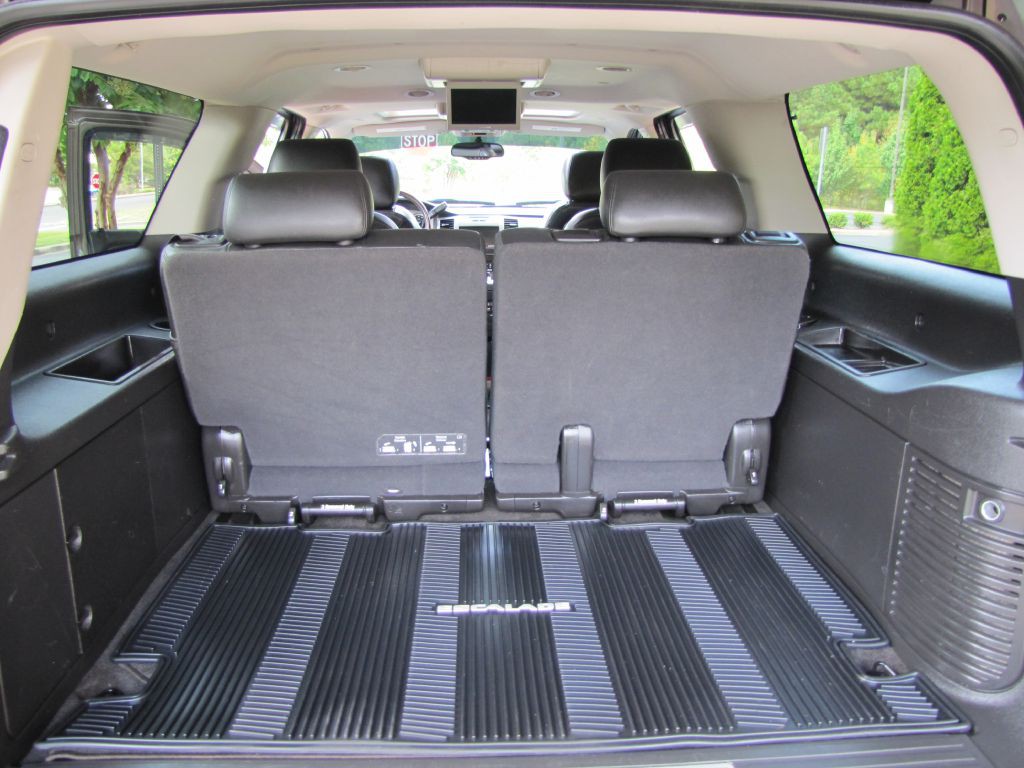 2012 Cadillac Escalade Image 22