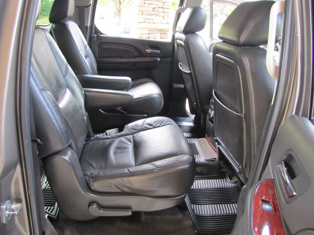 2012 Cadillac Escalade Image 23