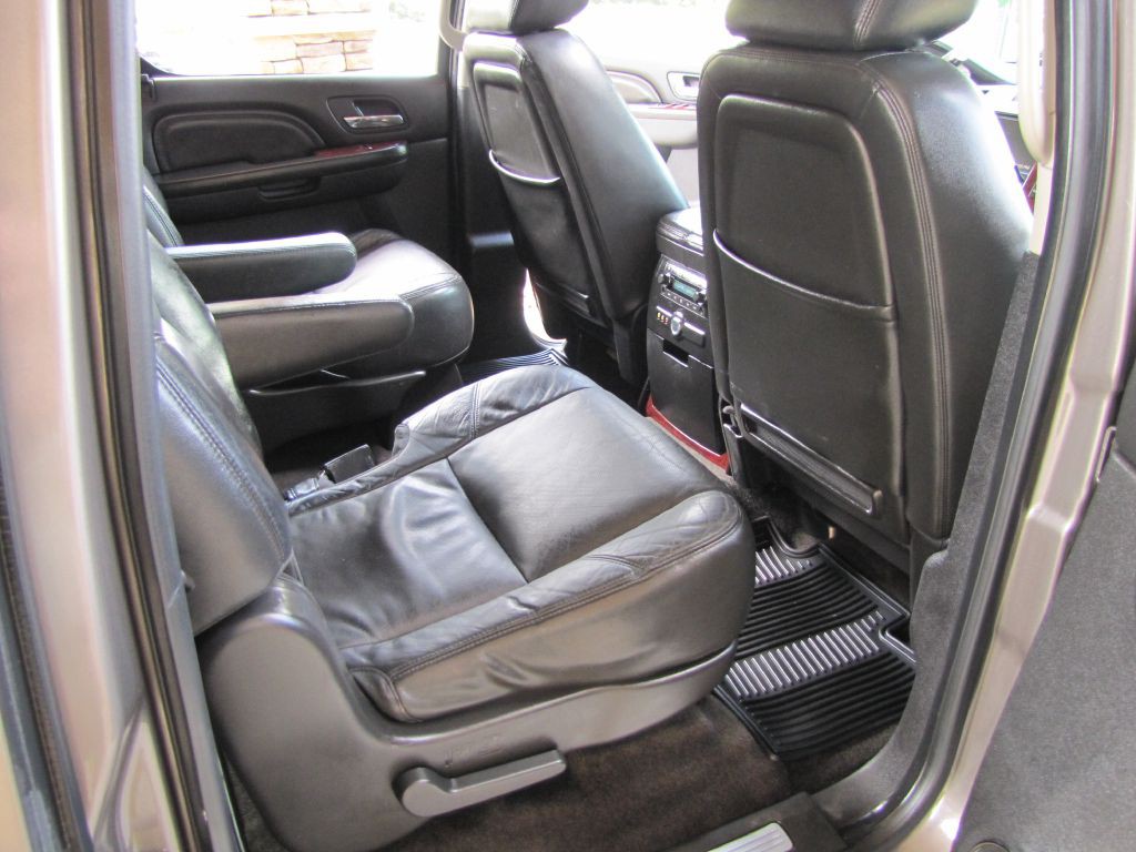 2012 Cadillac Escalade Image 24