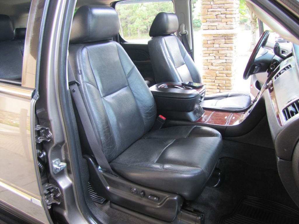 2012 Cadillac Escalade Image 27