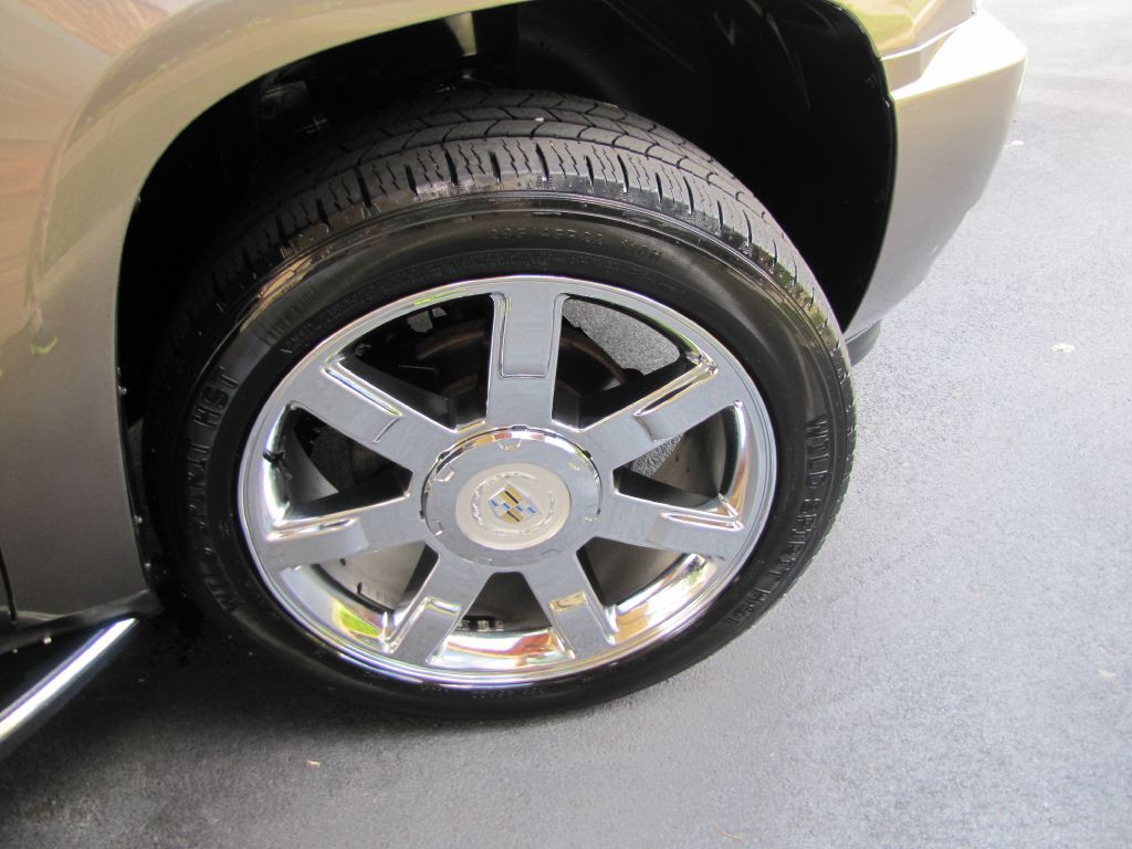 2012 Cadillac Escalade Image 28