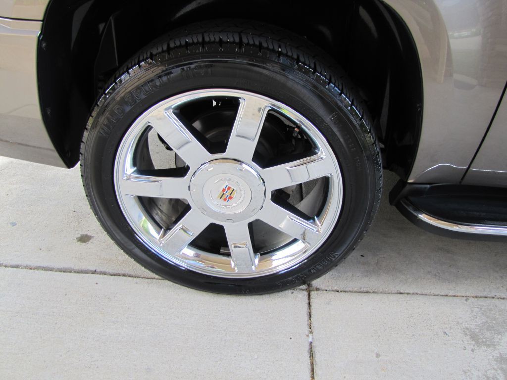 2012 Cadillac Escalade Image 30