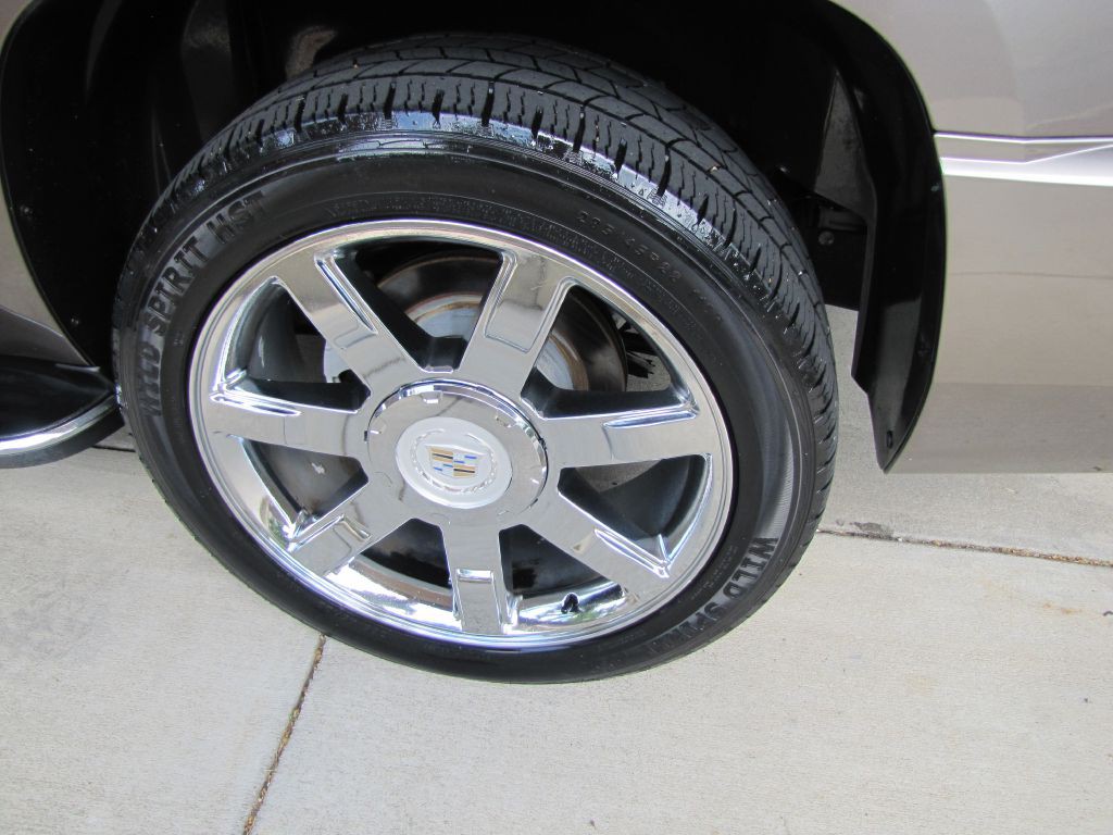 2012 Cadillac Escalade Image 34