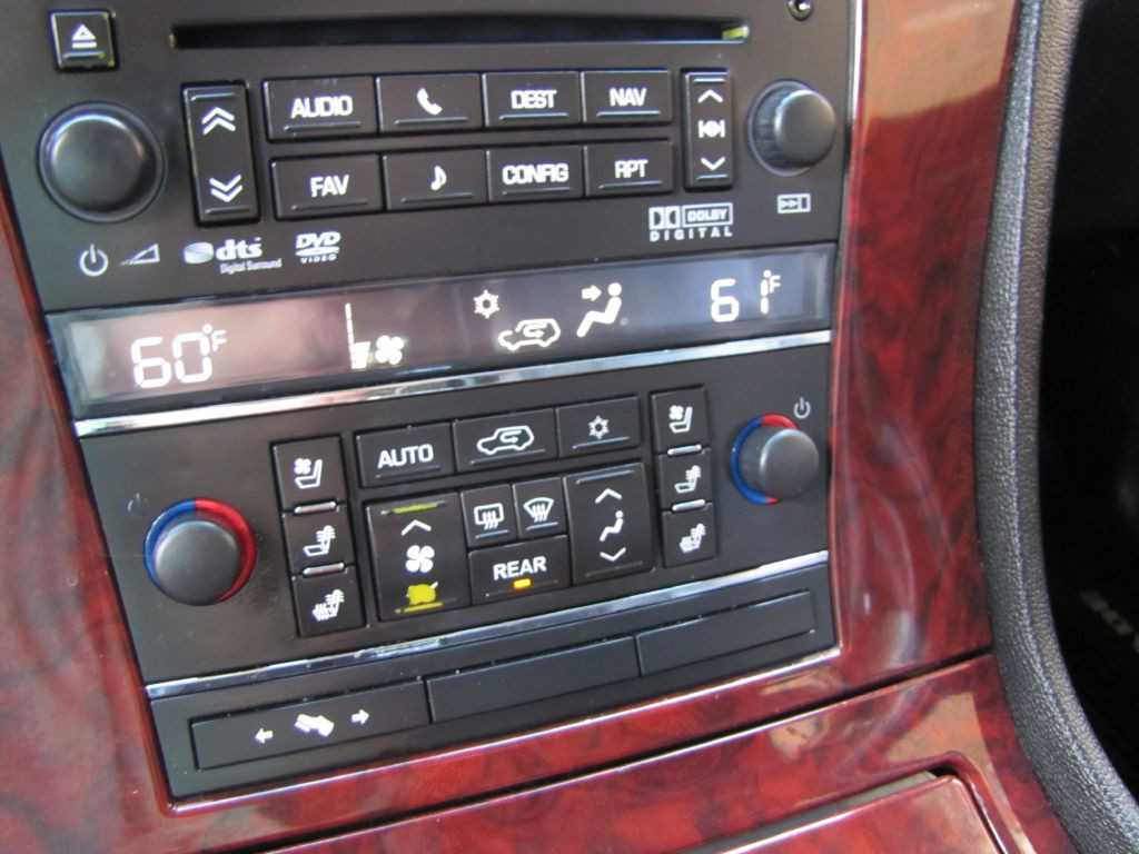 2012 Cadillac Escalade Image 40